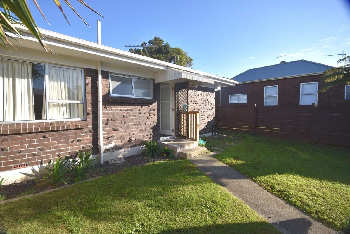 1/422 Sandringham Road, Sandringham, Auckland - Carousel 1