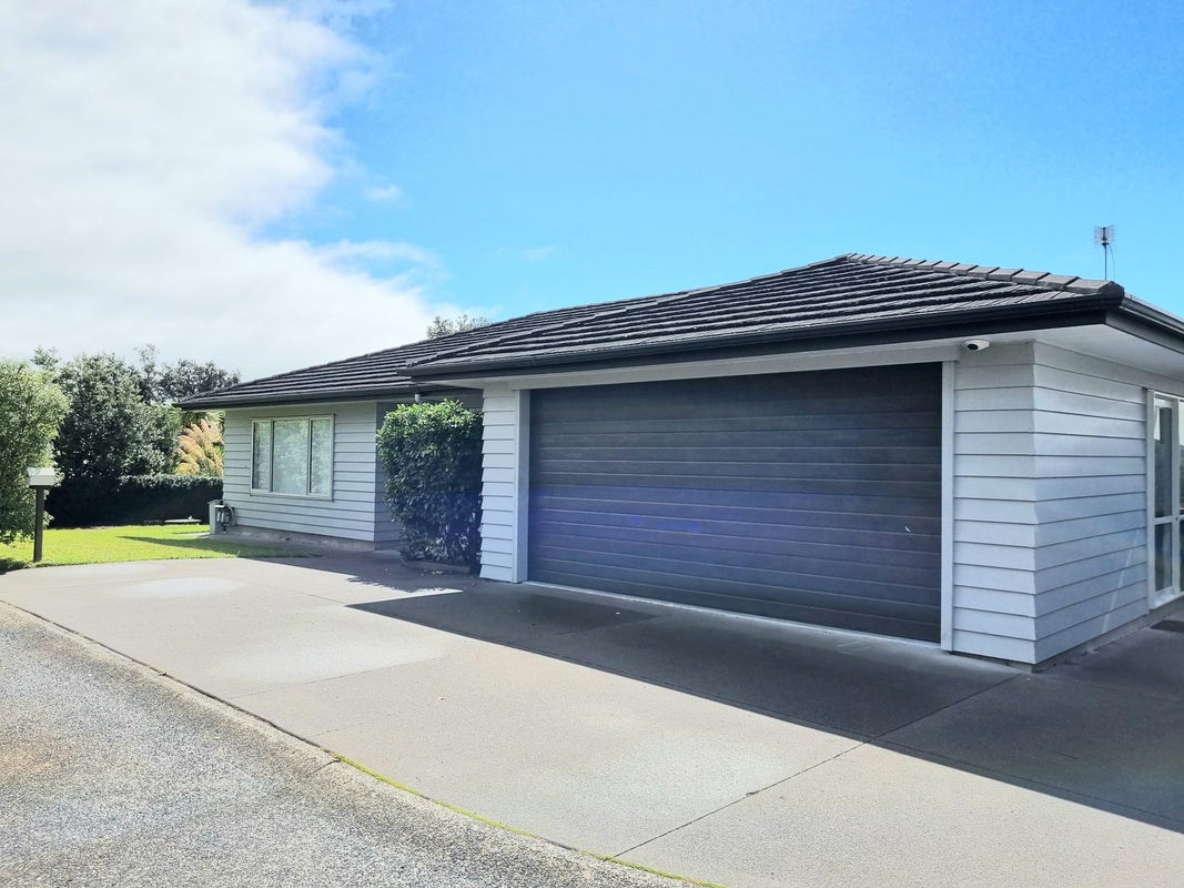 6 Neill Boak Place, Beachlands, Auckland - Carousel 1
