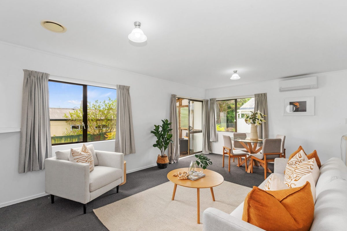 1/4 Grainger Road, Te Atatu South, Auckland - Carousel 2