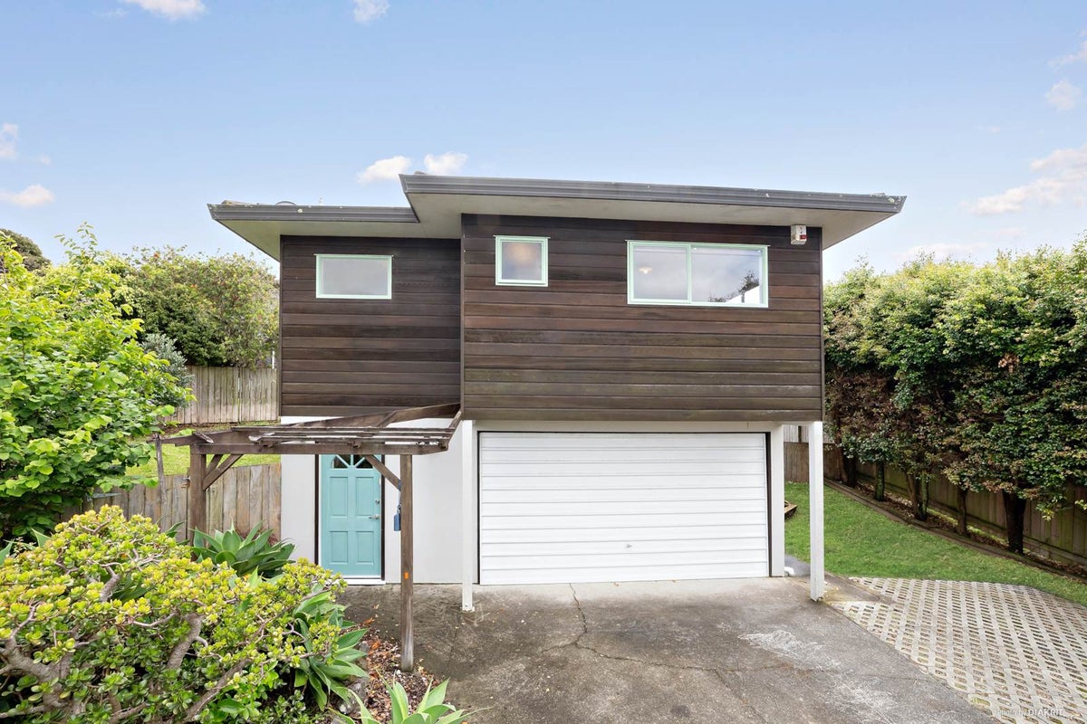 1/3 Heathglen Place, Bayview, Auckland - Carousel 1