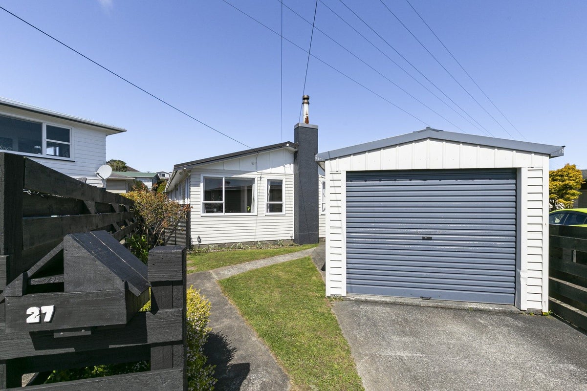 27 Brooker Grove, Newlands, Wellington - Carousel 2