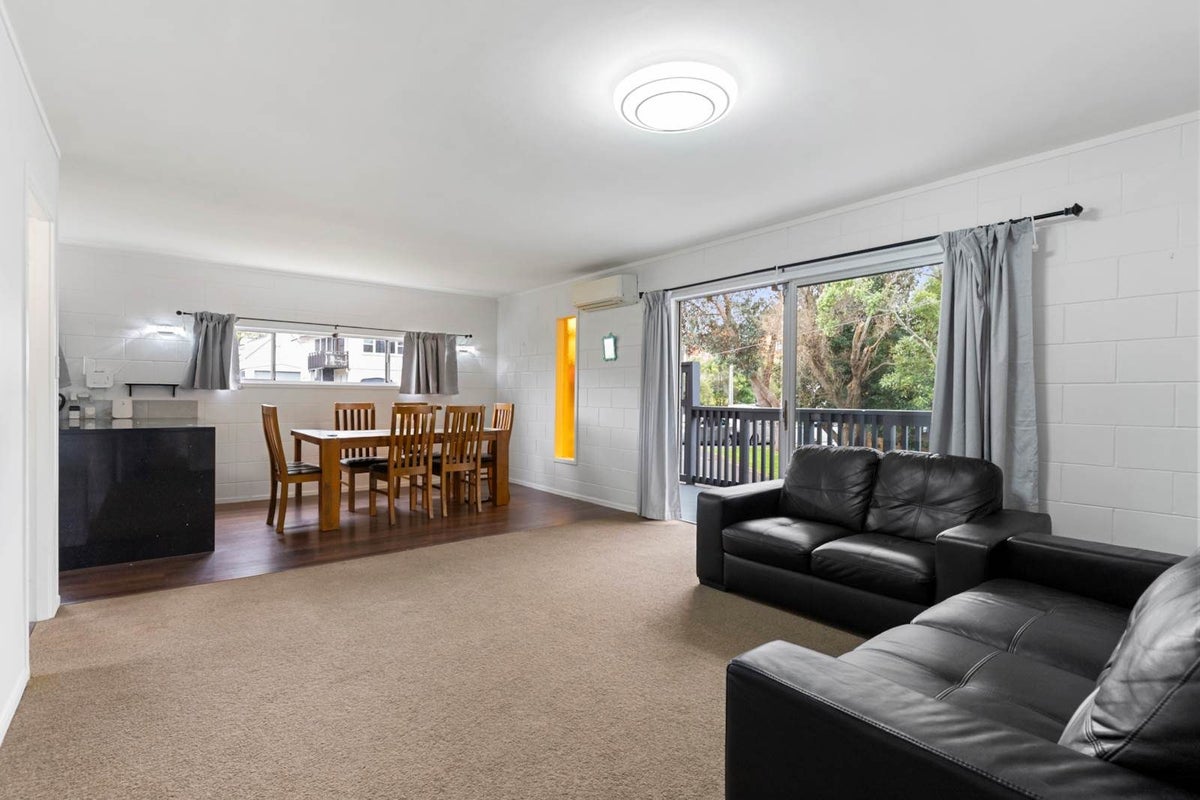 1/207 Sunnynook Road, Wairau Valley, Auckland - Carousel 1