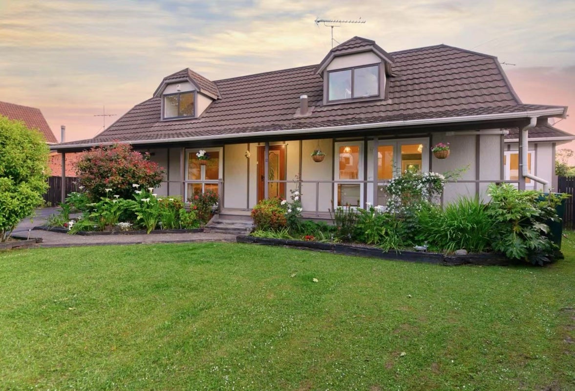 12 Orinda Close, Botany Downs, Auckland - Carousel 2