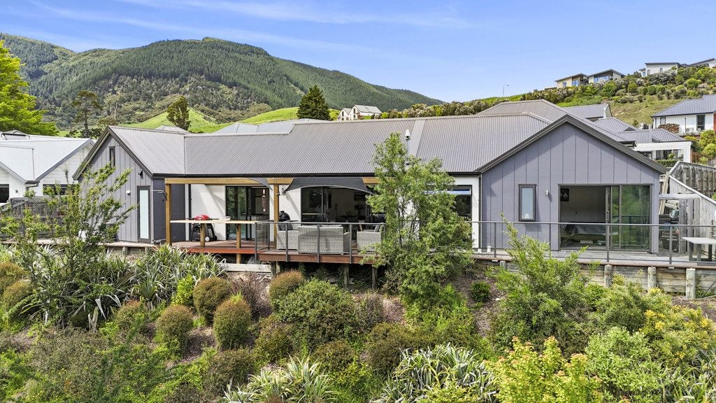 8 Waterson Lane, Stoke, Nelson - Carousel 1
