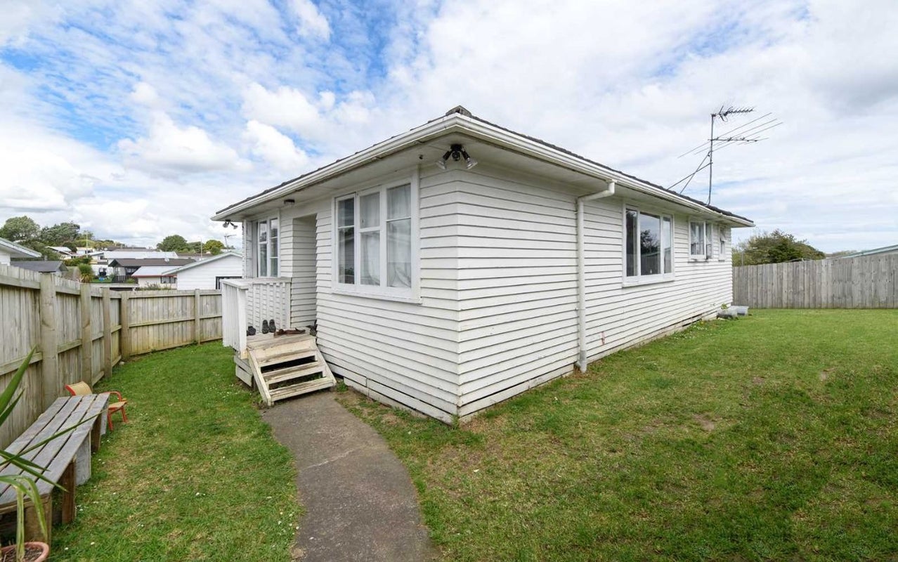 12 Igloo Place, Red Hill, Papakura - Carousel 2