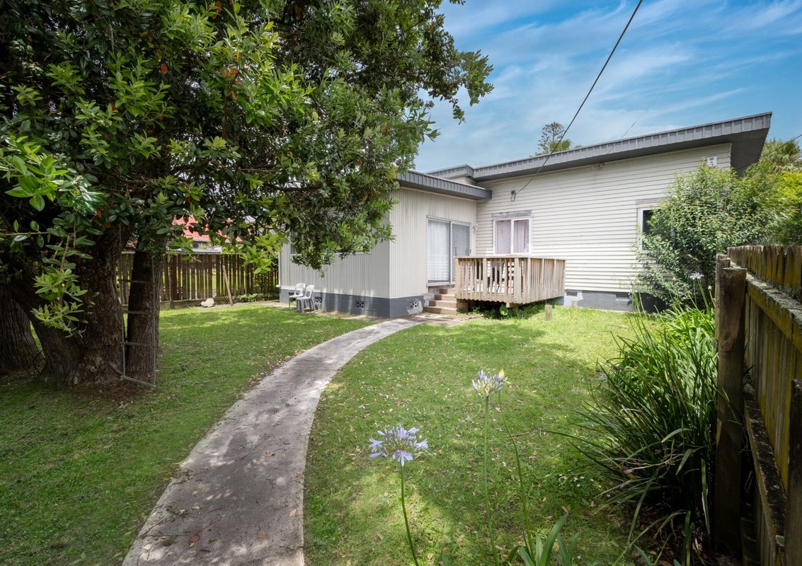 23 Margan Avenue, New Lynn, Auckland - Carousel 1