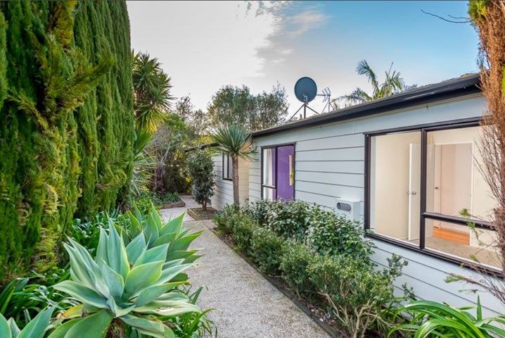 22 Raphael Place, West Harbour, Auckland - Carousel 1