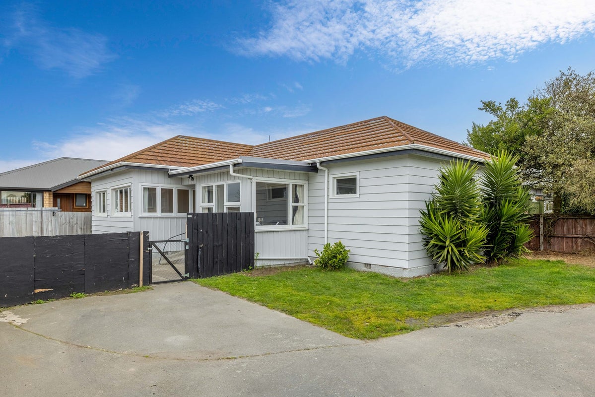 15 Owles Terrace, New Brighton, Christchurch - Carousel 1
