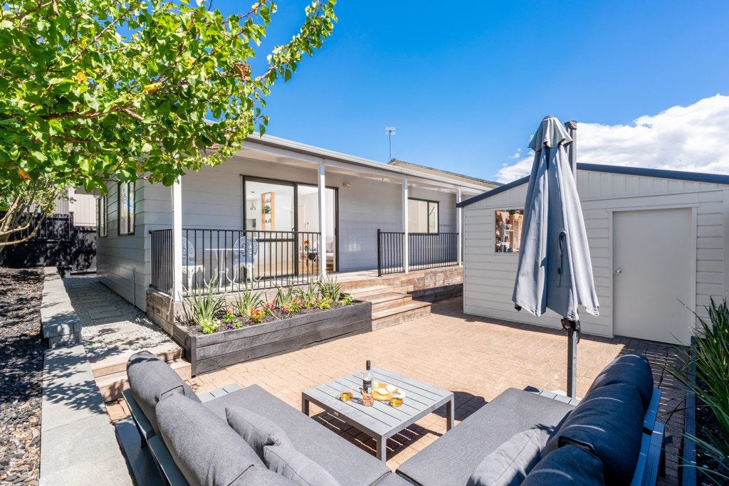 69A Kervil Avenue, Te Atatu Peninsula, Auckland - Carousel 2