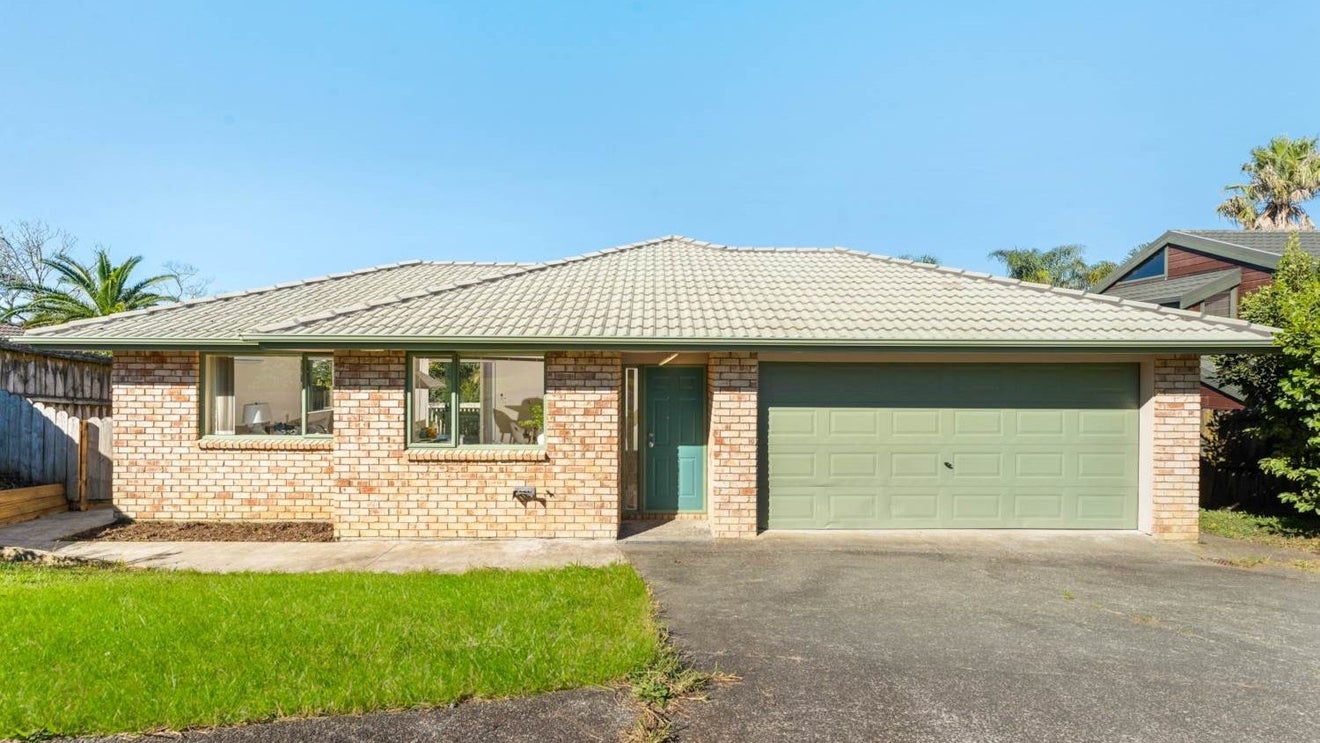 42 San Valentino Drive, Henderson, Auckland - Carousel 1