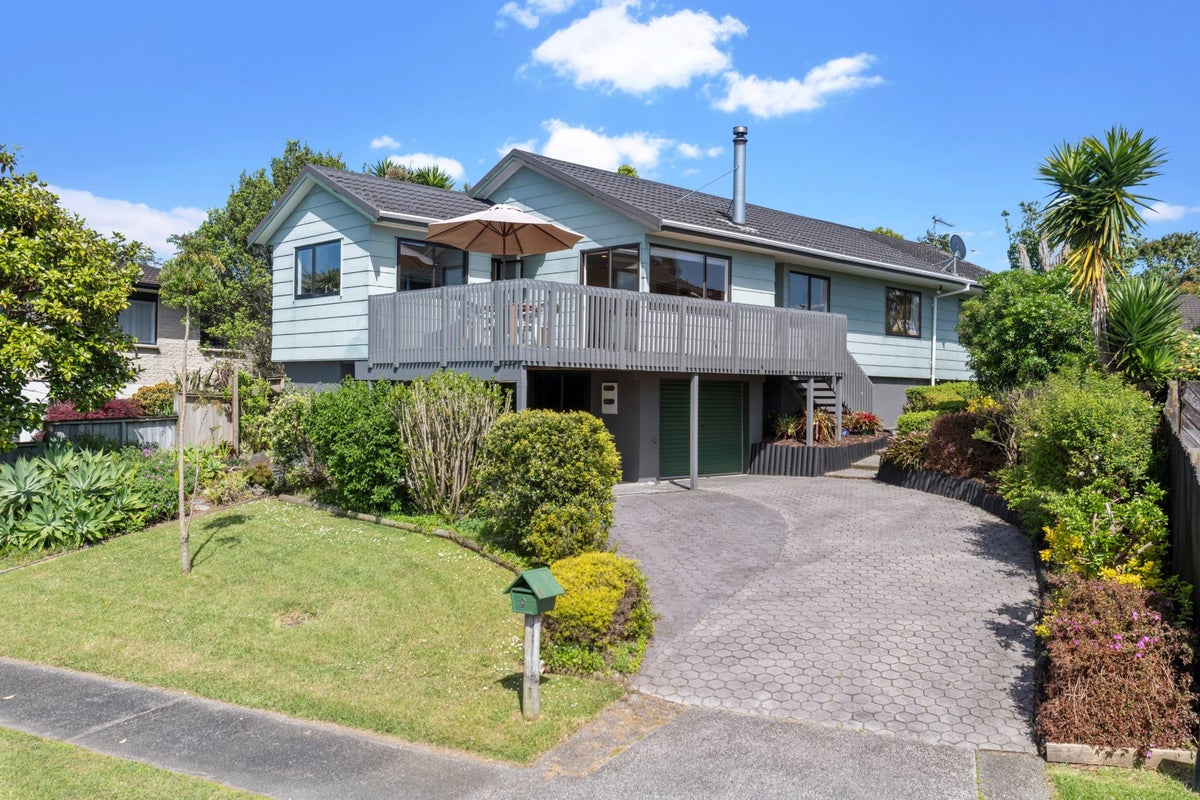 9 Hoylake Place, Wattle Downs, Auckland - Carousel 1