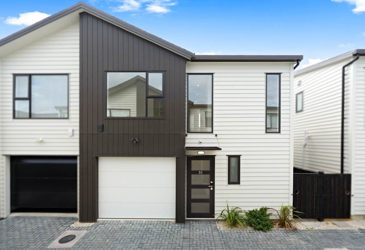 5E Poto Street, Te Atatu South, Auckland - Carousel 1