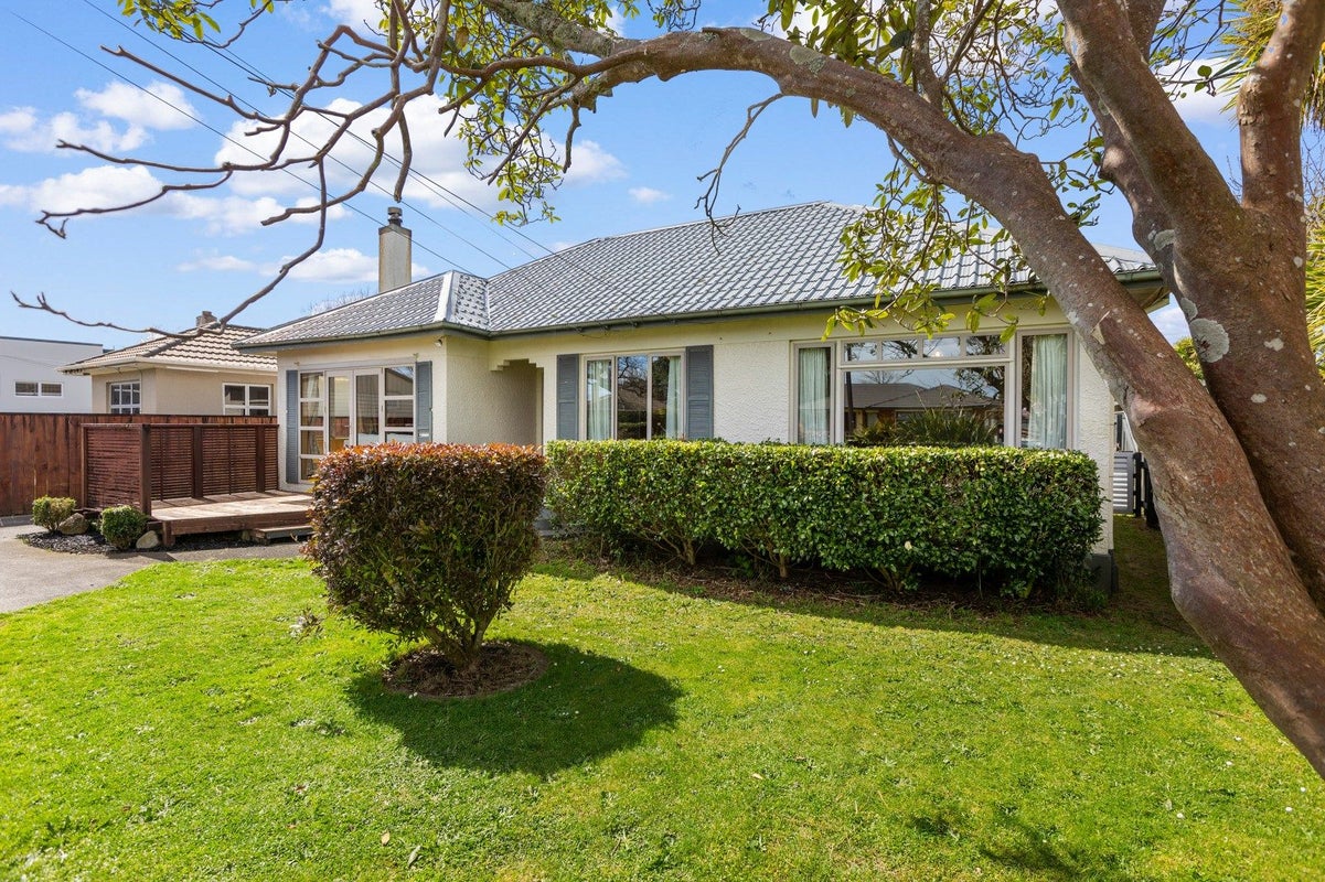 121 Govett Avenue, Frankleigh Park, New Plymouth - Carousel 2