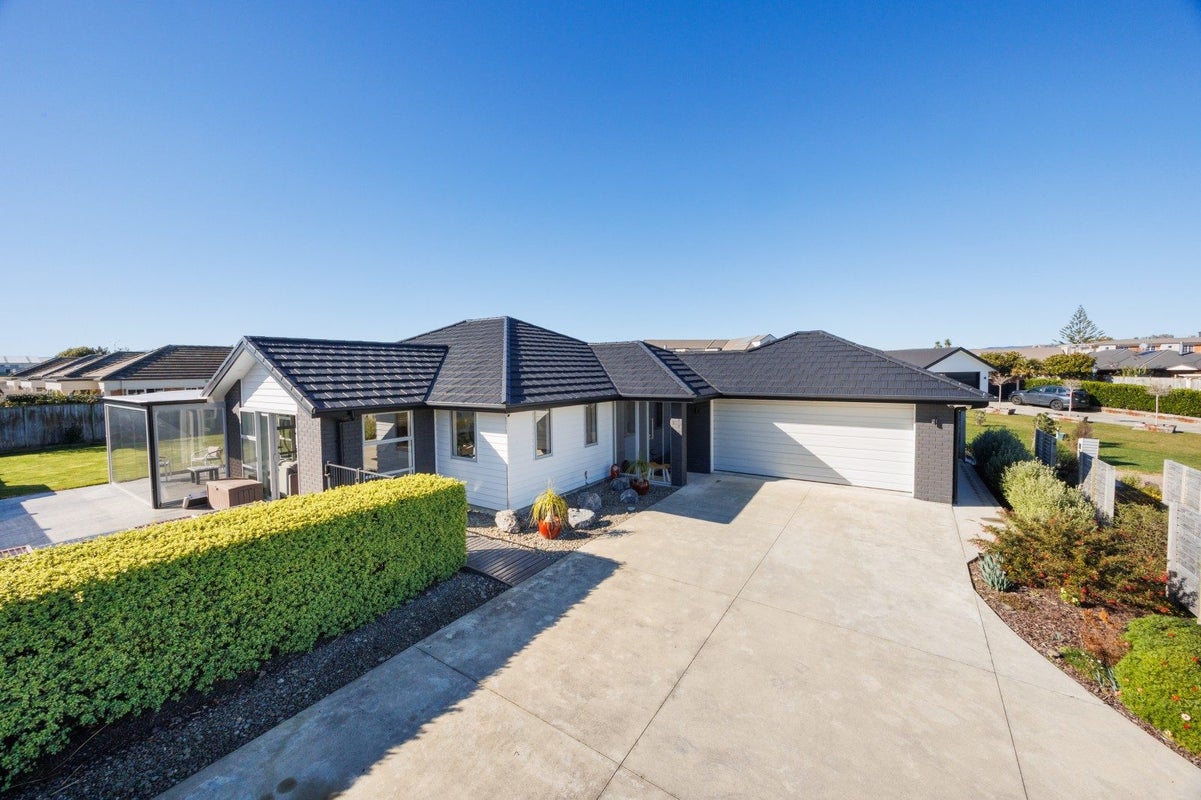 34 Dogwood Way, Milson, Palmerston North - Carousel 1