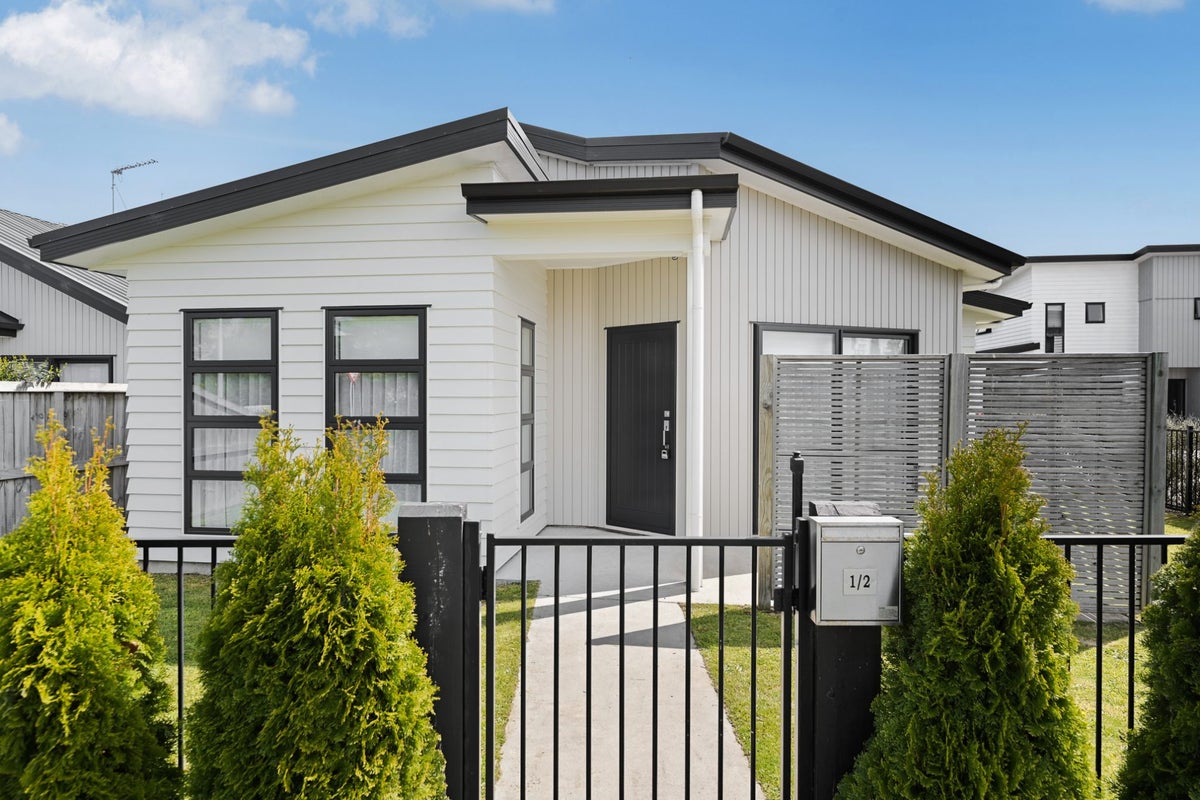 1/2 Lambert Court, Glenview, Hamilton - Carousel 2