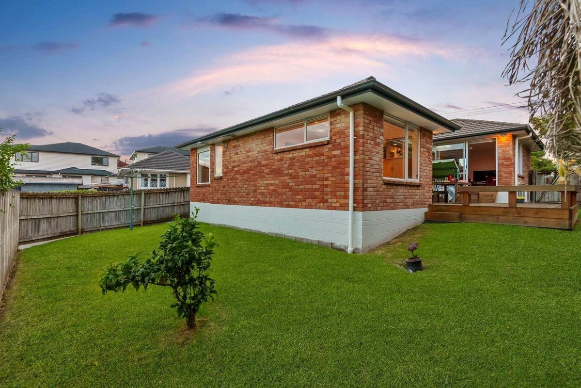 16A Neil Avenue, Te Atatu Peninsula, Auckland - Carousel 10