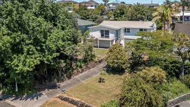 7 Shanaway Rise, Hillcrest, Auckland - Carousel 1