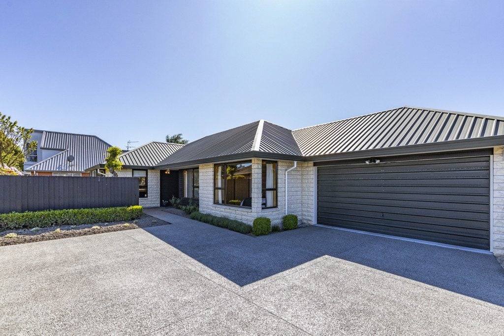 10 Ben Nevis Drive, Broomfield, Christchurch - Carousel 1