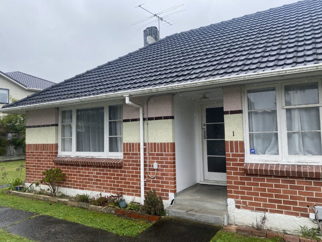 1/26 Tawa Street, Eastbourne, Lower Hutt - Carousel 1