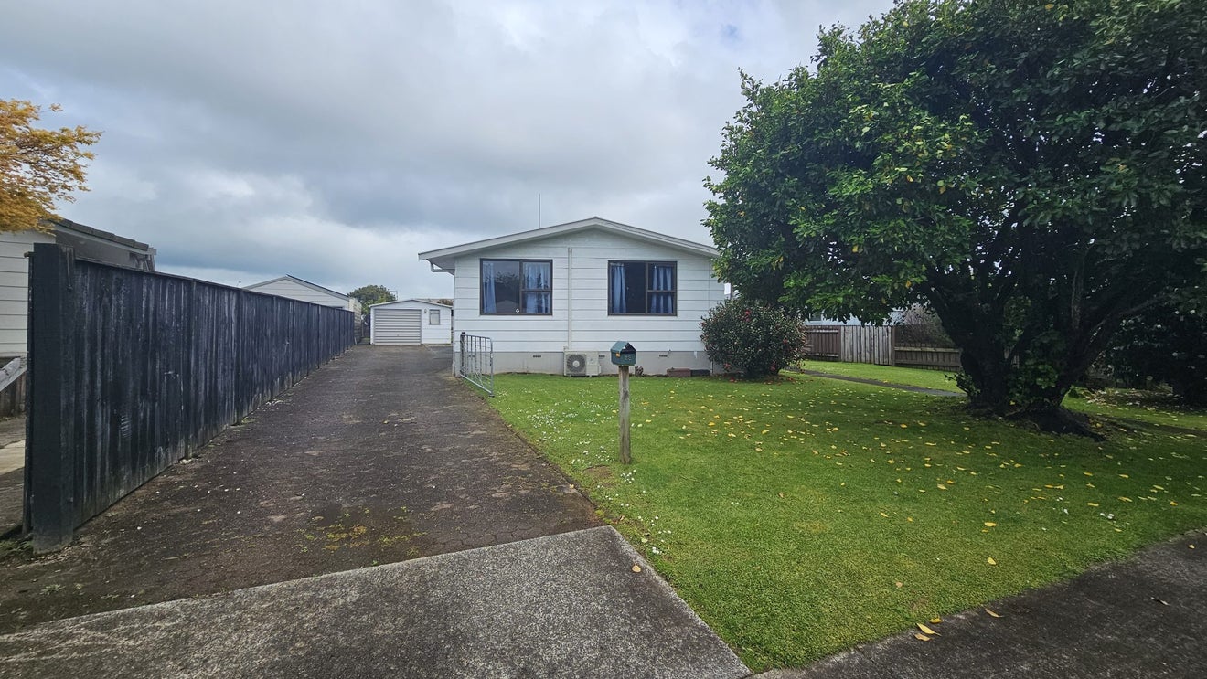 23 Elmwood Crescent, Pukete, Hamilton - Carousel 1