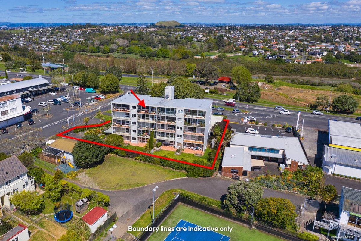 2/160 Kepa Road, Orakei, Auckland - Carousel 1