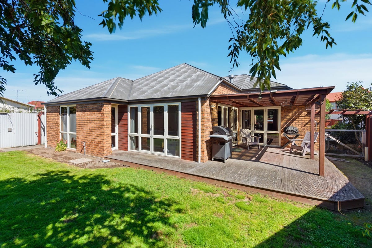 47 Blue Gum Place, New Brighton, Christchurch - Carousel 2