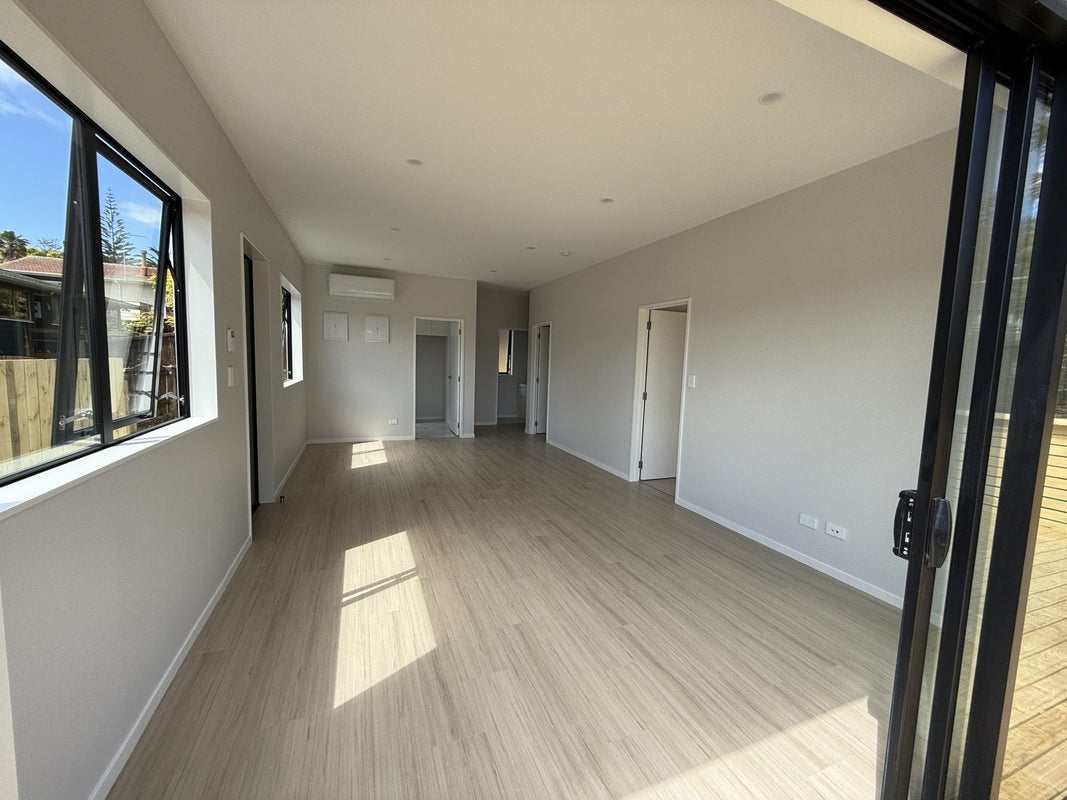 22 Cantina Avenue, Bayview, Auckland - Carousel 2