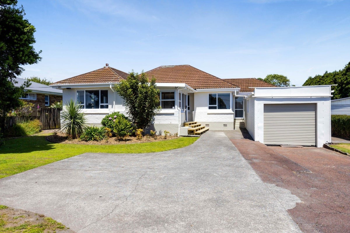 1354 Devon Road, Brixton, Waitara - Carousel 1