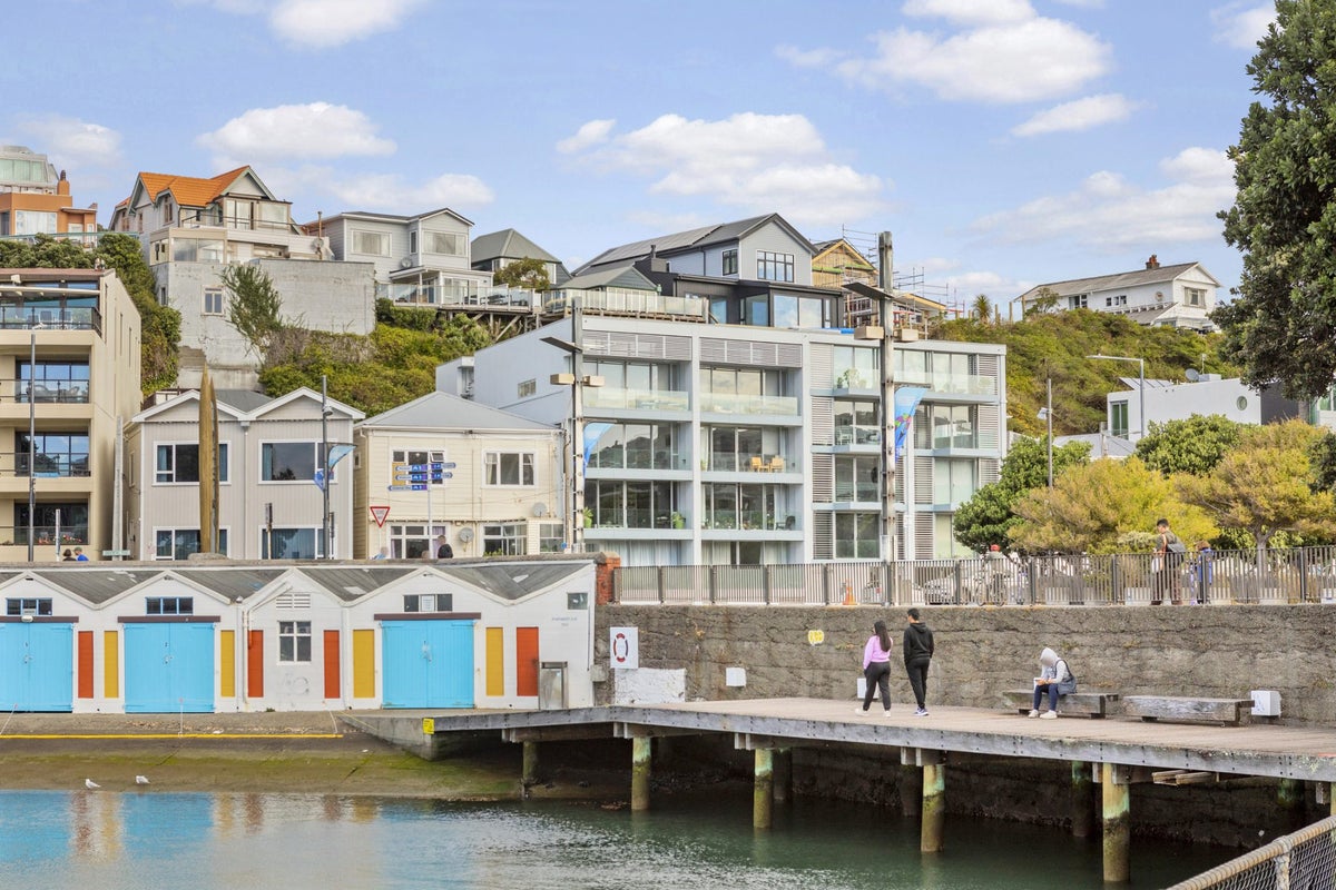 11/74 Oriental Parade, Oriental Bay, Wellington - Carousel 1