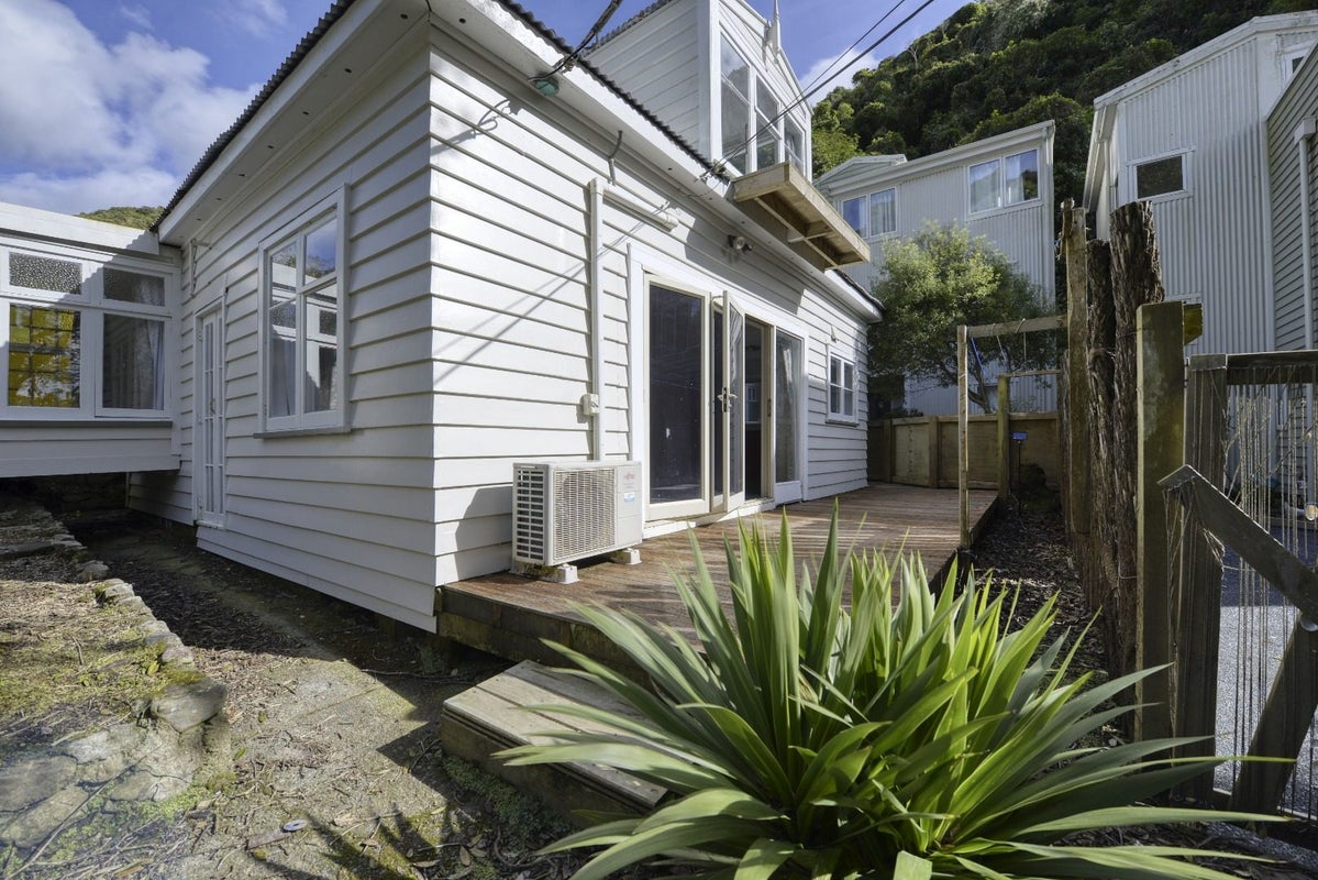 100 Holloway Road, Aro Valley, Wellington - Carousel 1