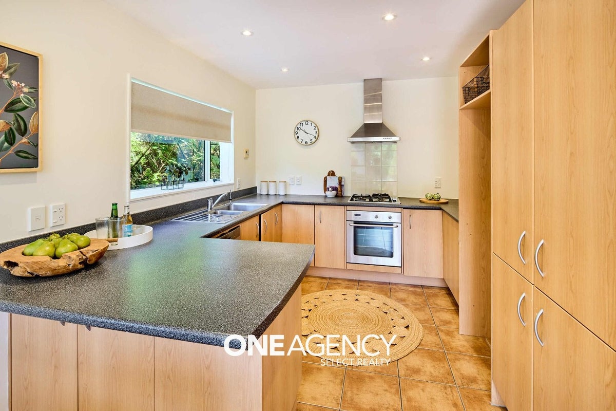 19 Cabbage Tree Grove, Woodridge, Wellington - Carousel 14