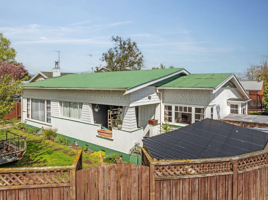 30 Eltham Road, Blenheim - Carousel 1