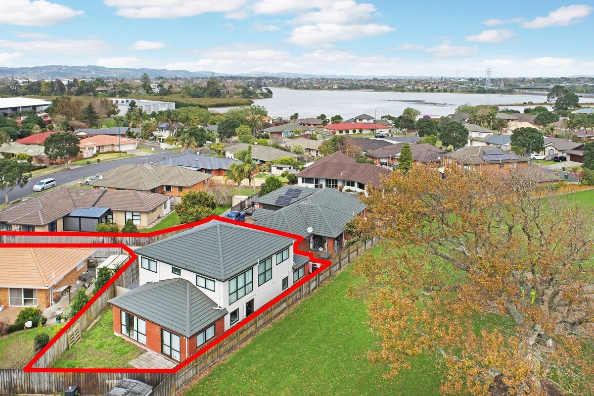 112 Longford Park Drive, Takanini, Auckland - Carousel 2