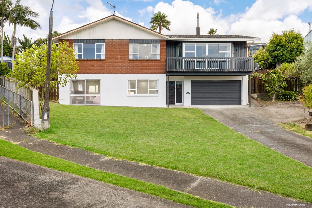 12 Forsythe Place, Massey, Auckland - Carousel 2