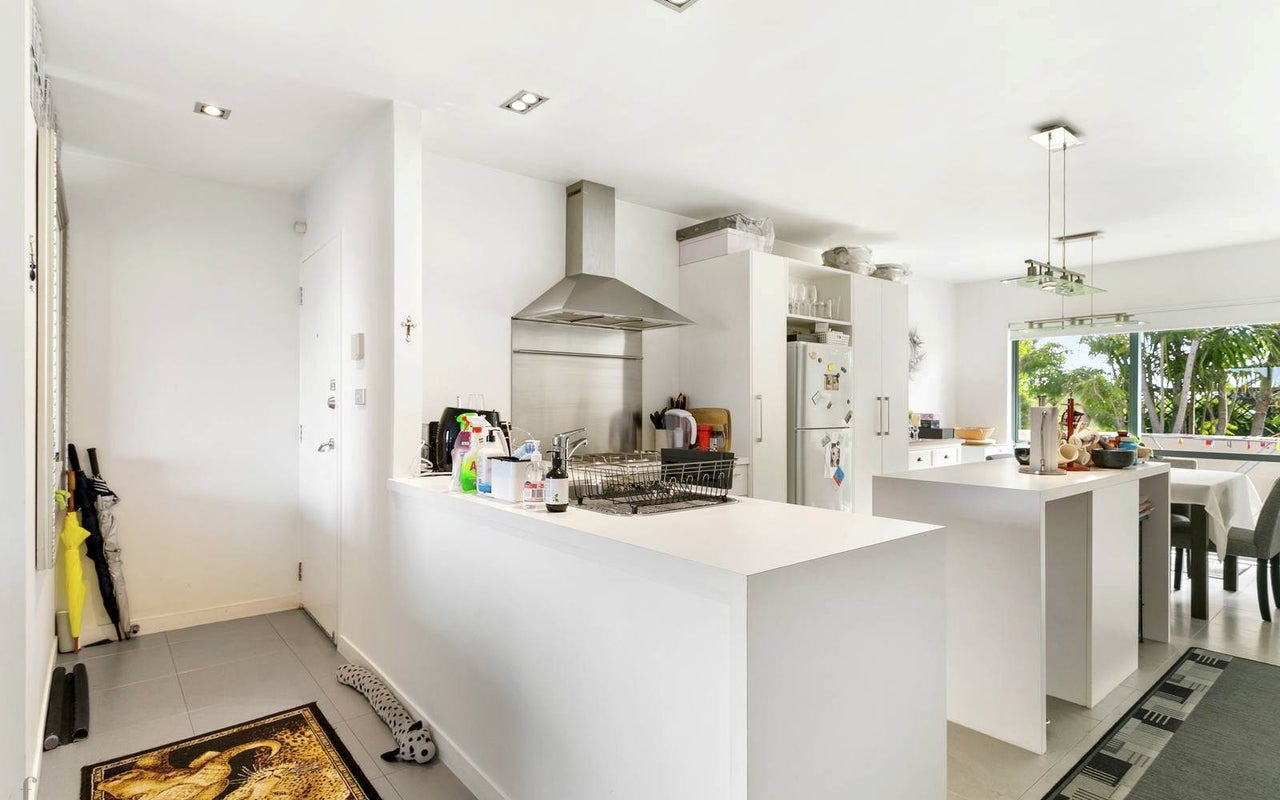 2/221E Sunset Road, Sunnynook, Auckland - Carousel 2