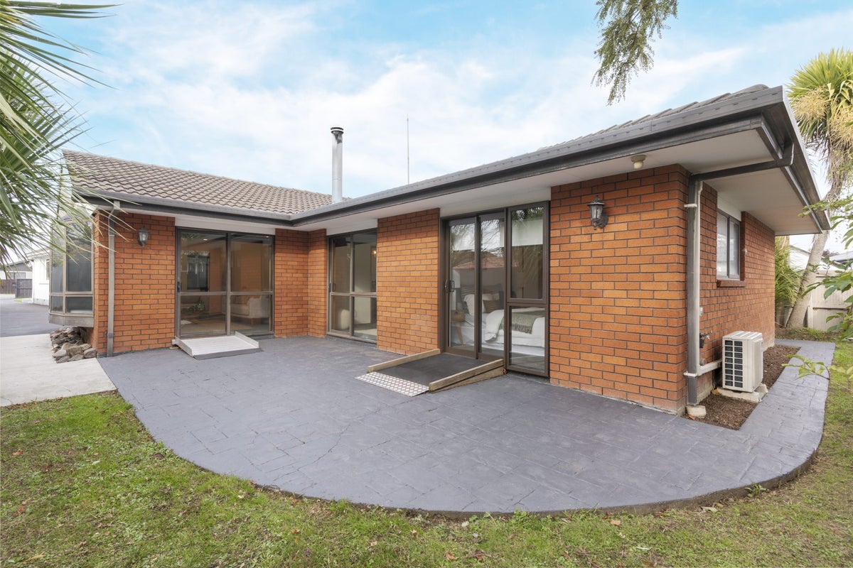 2/437 Greers Road, Bishopdale, Christchurch - Carousel 1