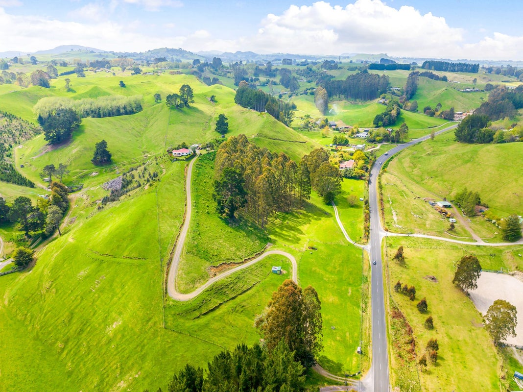 212 Whangamata Road, Kinloch, Taupo - Carousel 1