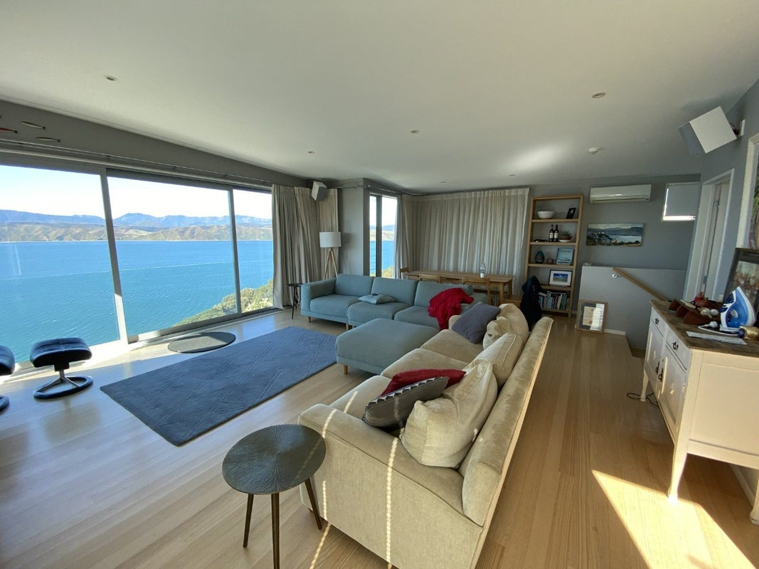 23 Napier Street, Karaka Bays, Wellington - Carousel 1