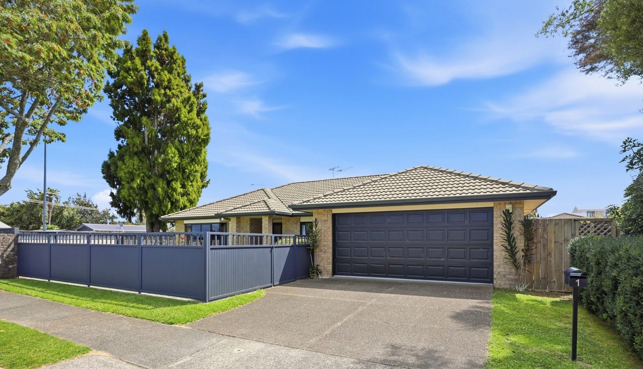 1 Pembroke Drive, Bethlehem, Tauranga - Carousel 2