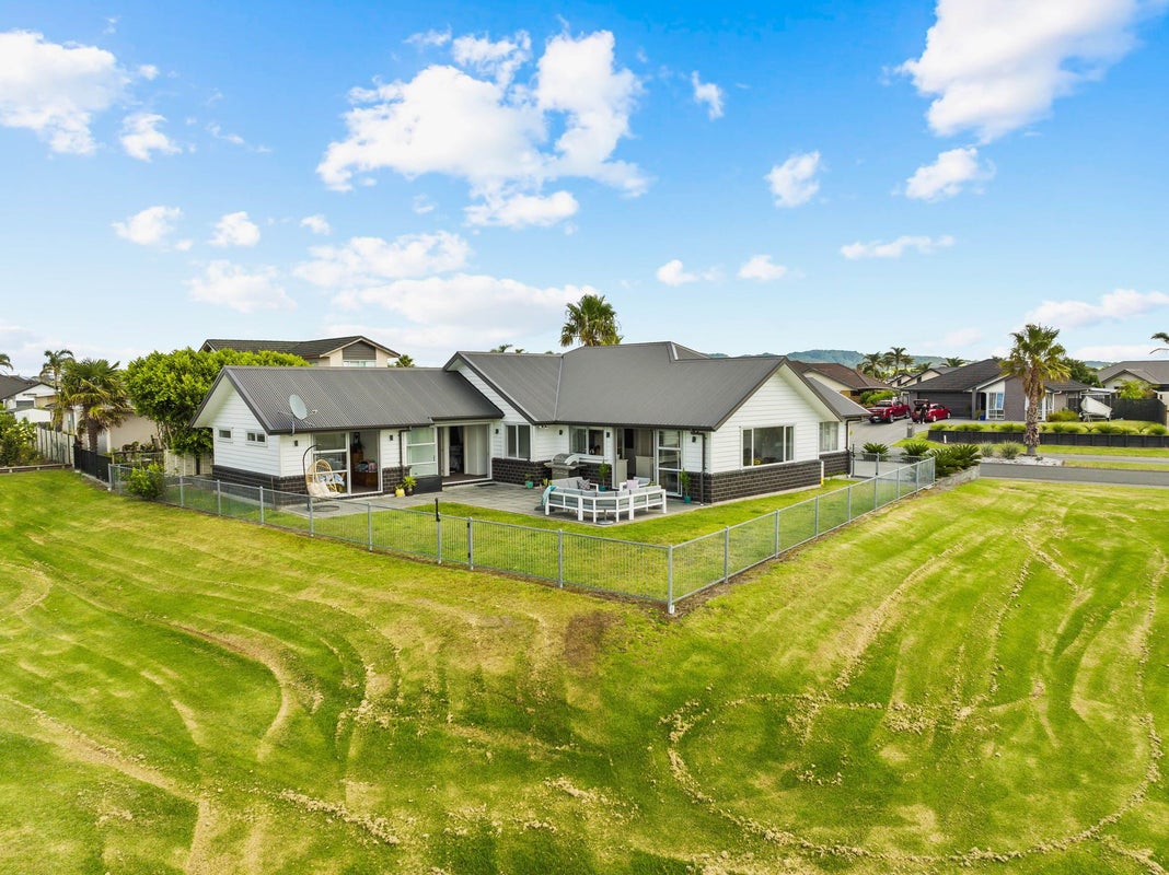 41 Key West Drive, One Tree Point - Carousel 2