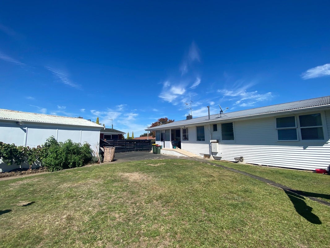 28 Queenwood Avenue, Queenwood, Hamilton - Carousel 13