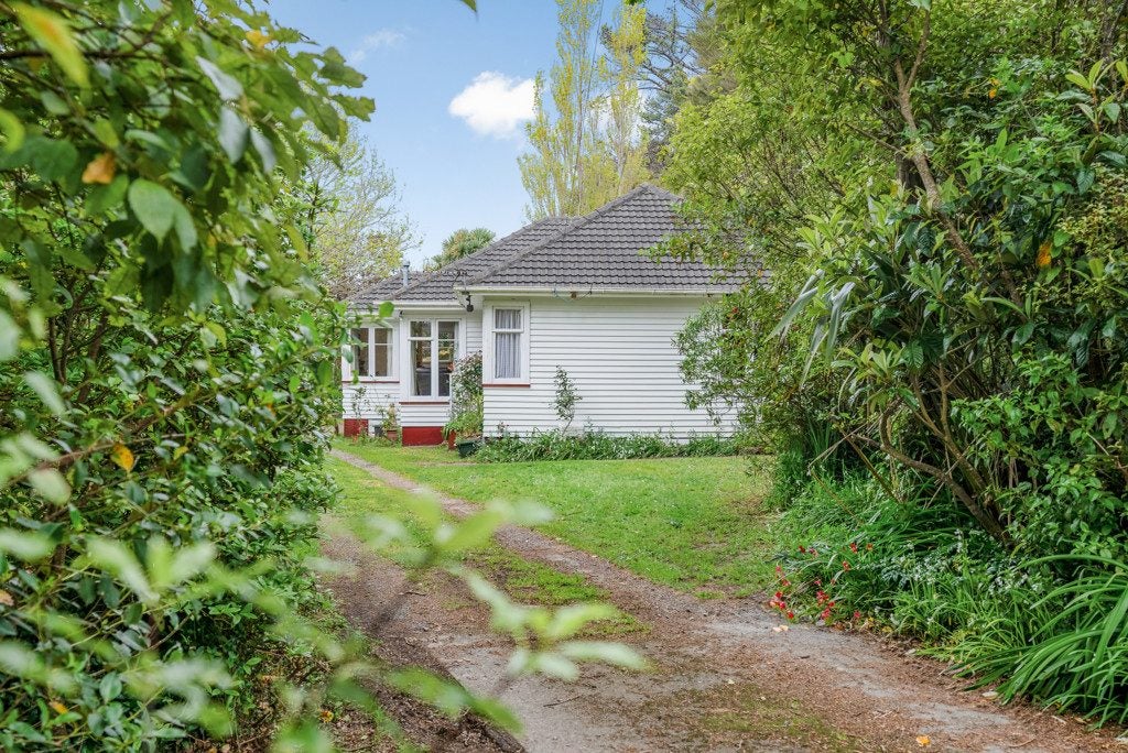 4 Karaka Street, Wainuiomata, Lower Hutt - Carousel 2