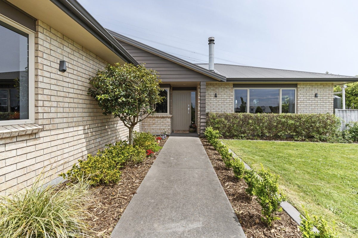 3A Honeyfield Drive, Whalers Gate, New Plymouth - Carousel 2