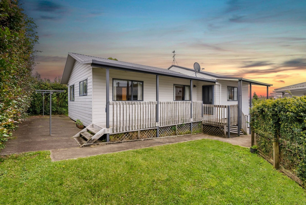 17A Kimber Hall Avenue, Mount Roskill, Auckland - Carousel 1
