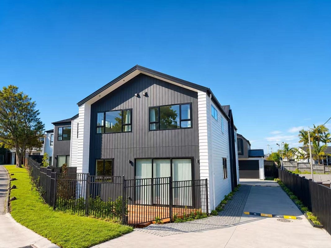 12A Gordon Avenue, Milford, Auckland - Carousel 47