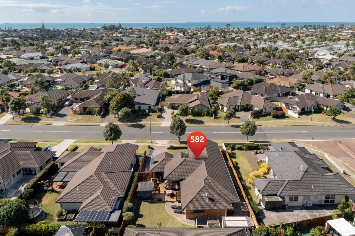 582 Gloucester Road, Papamoa Beach, Papamoa - Carousel 1