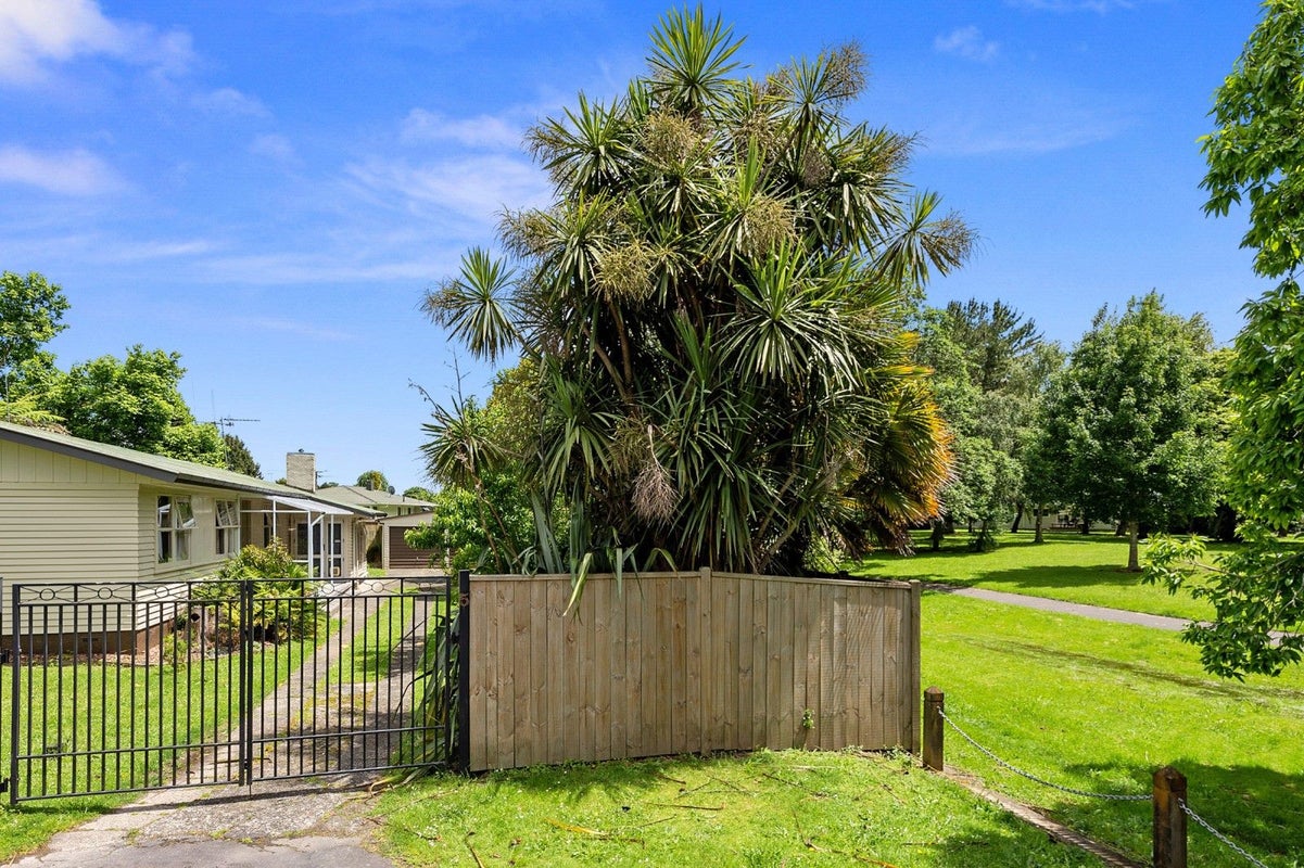 5 Willow Road, Hillcrest, Hamilton - Carousel 1