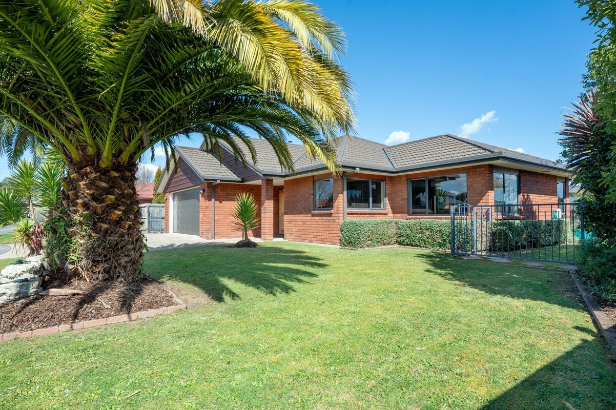 15 Frame Place, Owhata, Rotorua - Carousel 1