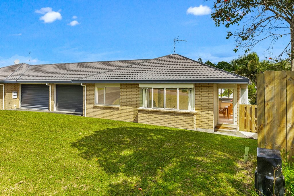 2/9 Mably Court, Stanmore Bay, Whangaparaoa - Carousel 1