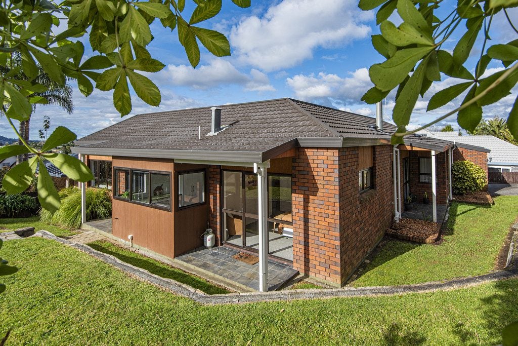 1 St Andrews Place, Te Kamo, Whangarei - Carousel 1